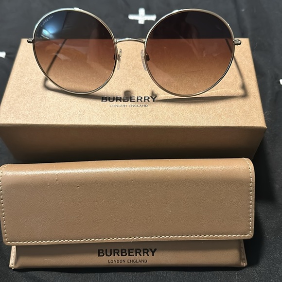 Burberry Sunglasses - Picture 3 of 8